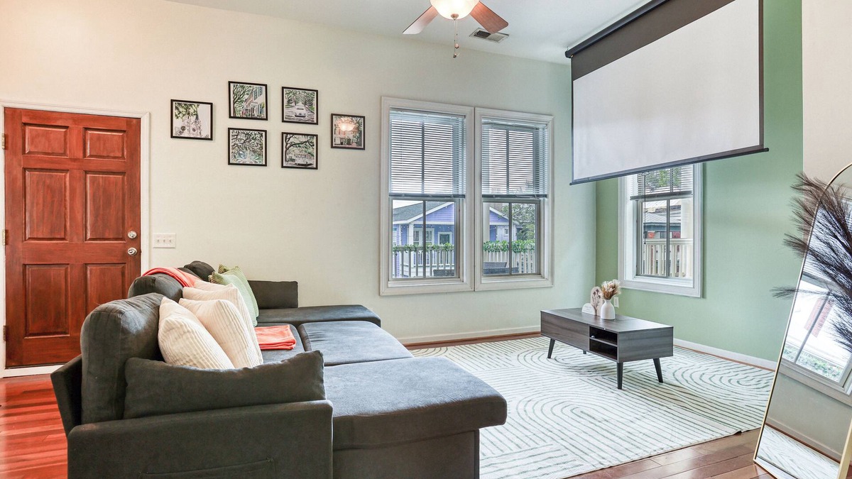 Metropolitan Apartment | Free Early Check-In - 5 min to DT - Summer Getaway - Private Balcony + Telescope