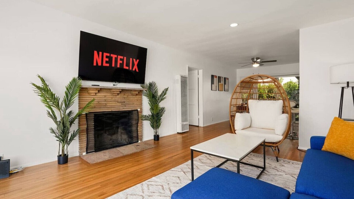 North Long Beach Apartment | Free Garage Parking | 30 Min to Disneyland