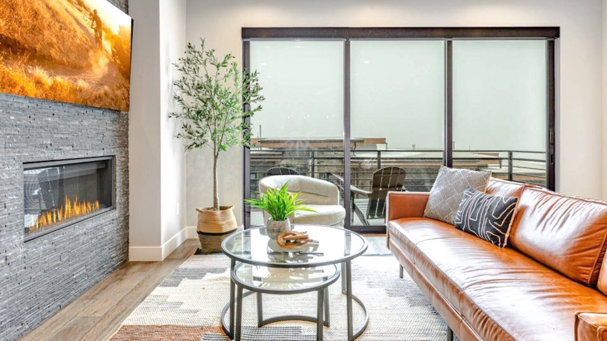 Hideout Condo | *FREE Golf* Luxury Vacation Home | 2 Mins to Lake | Private Hot Tub | 10 Mins to Deer Valley East