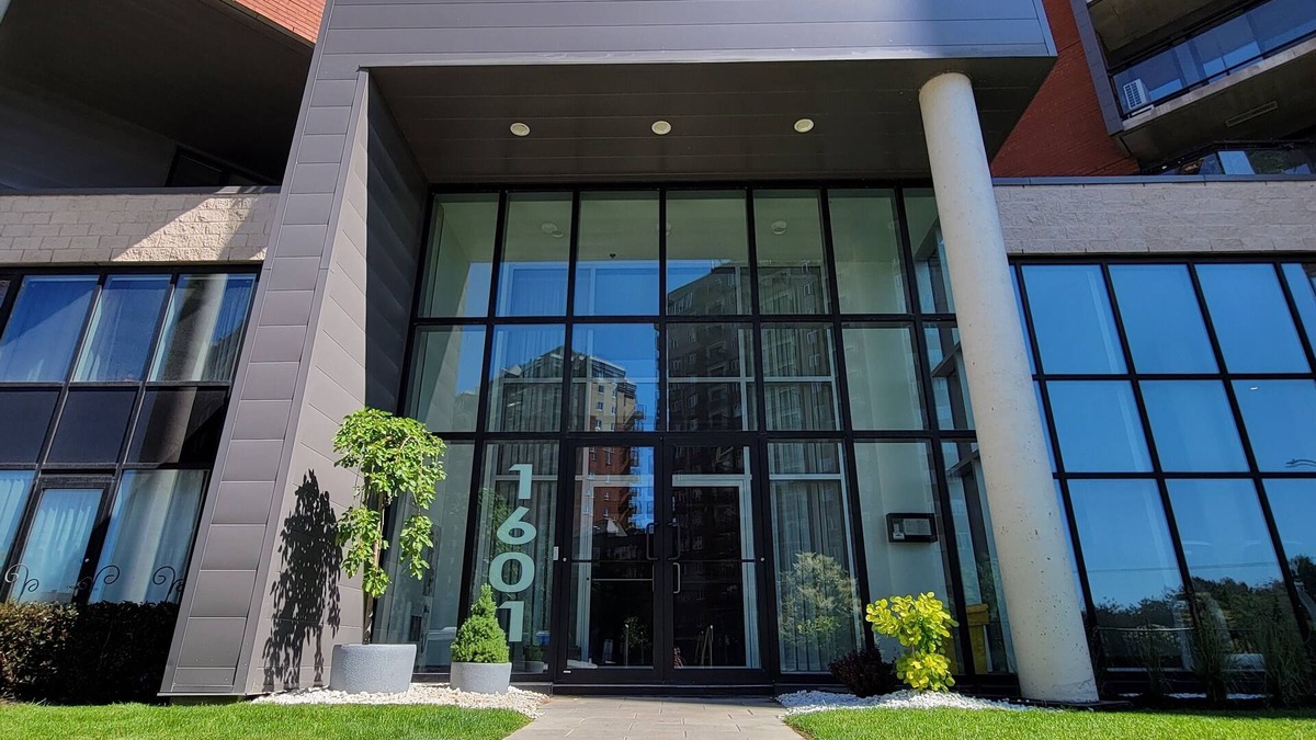 LaSalle Condo | Free heated parking and small pet friendly !