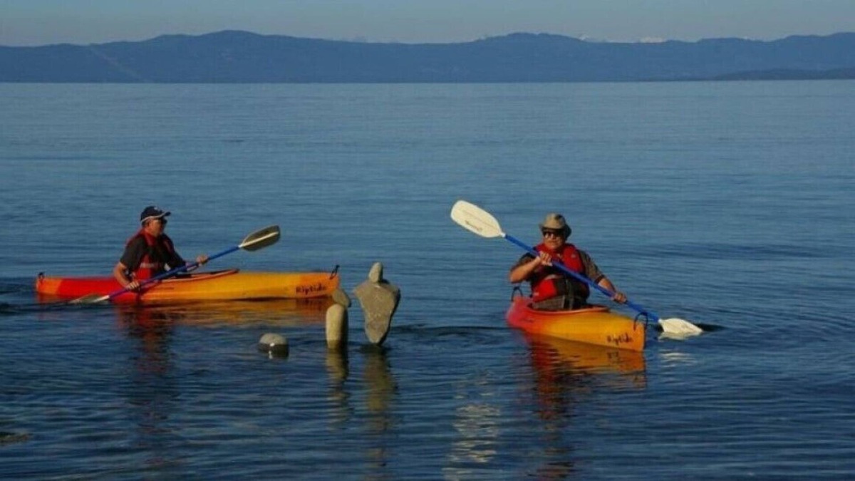 Regional District of Nanaimo Resort | FREE kIds kayak included with Beachfront 2bdrm Hot tub, bonfires, oysters/clams