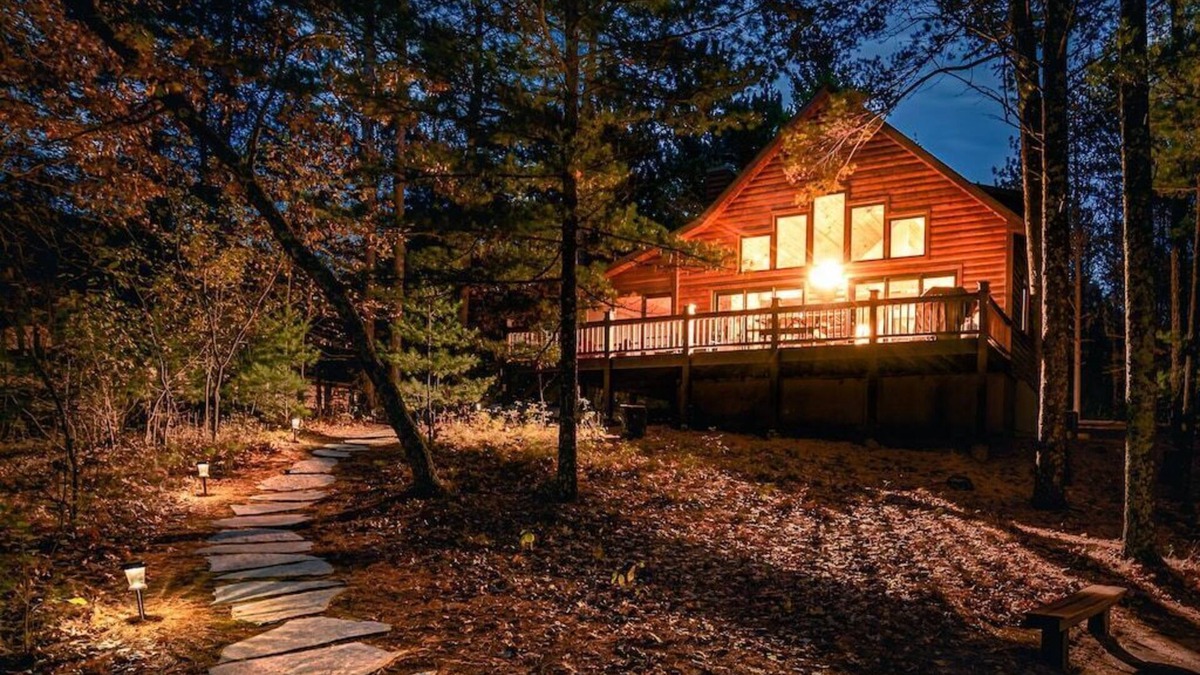 Wild Rose Cabin | Free nite book wknd offseason Lakehome logcabin hottub fireplace boats sandbeach