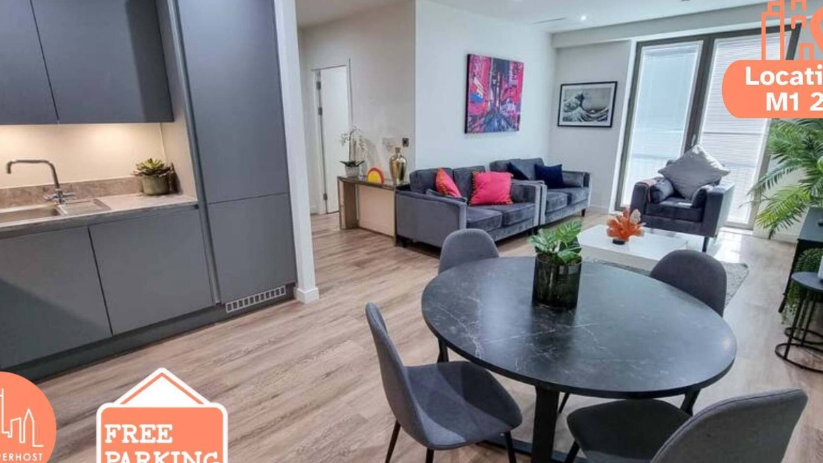 Manchester City Centre House | Free Parking Townhouse by City SuperHost