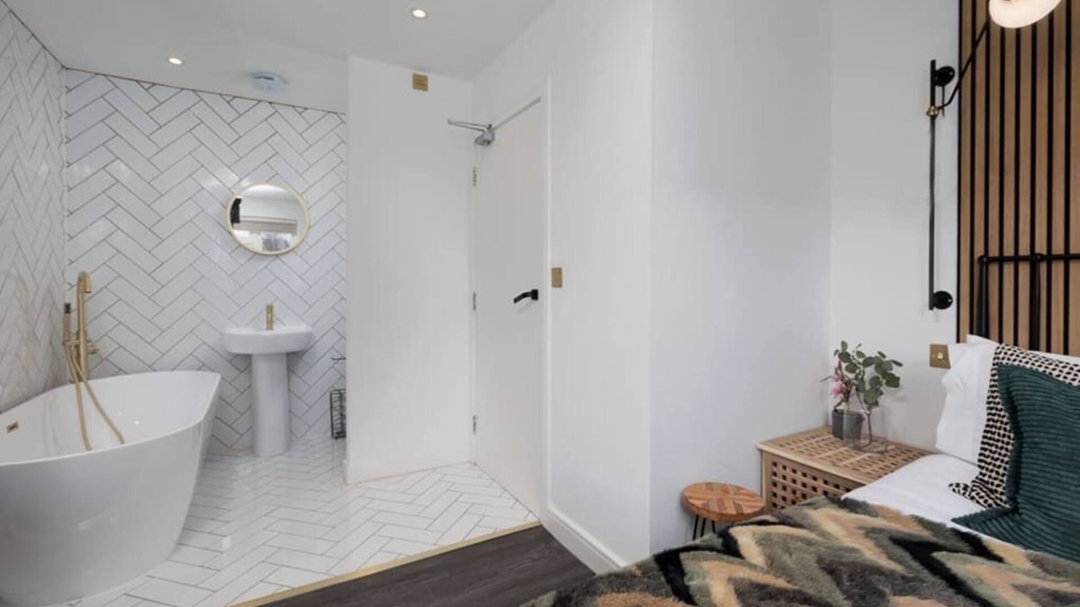 Salford House | Free Parking The Quays- Sleeps 8 by Genesis Living