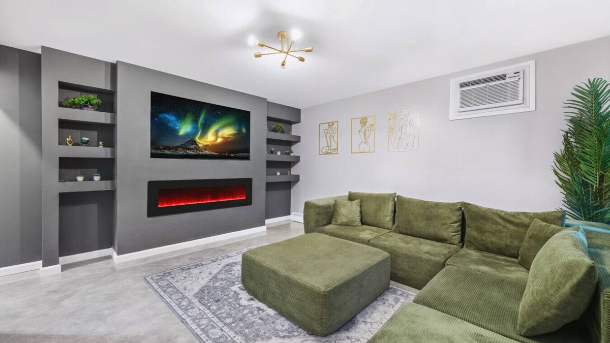 Bayonne Apartment | Free Parking | 1 min NYC Train| Sleeps 12