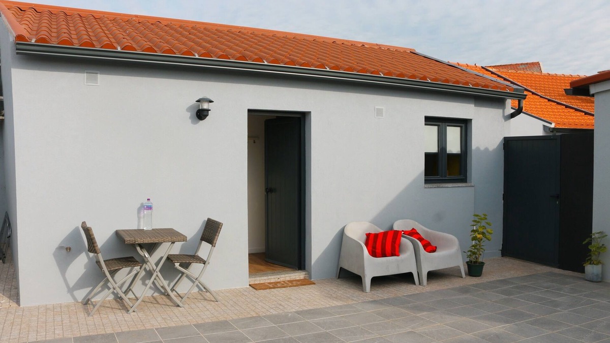 Ramalde Apartment | Free parking&9 min metro to downtown, with private terrace