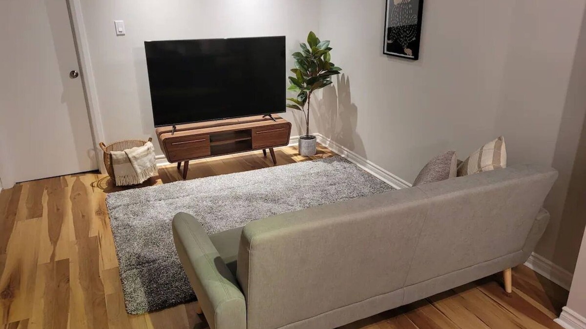 Ahuntsic Apartment | Free Parking-Cozy 3 1/2 - 1BR near metro station
