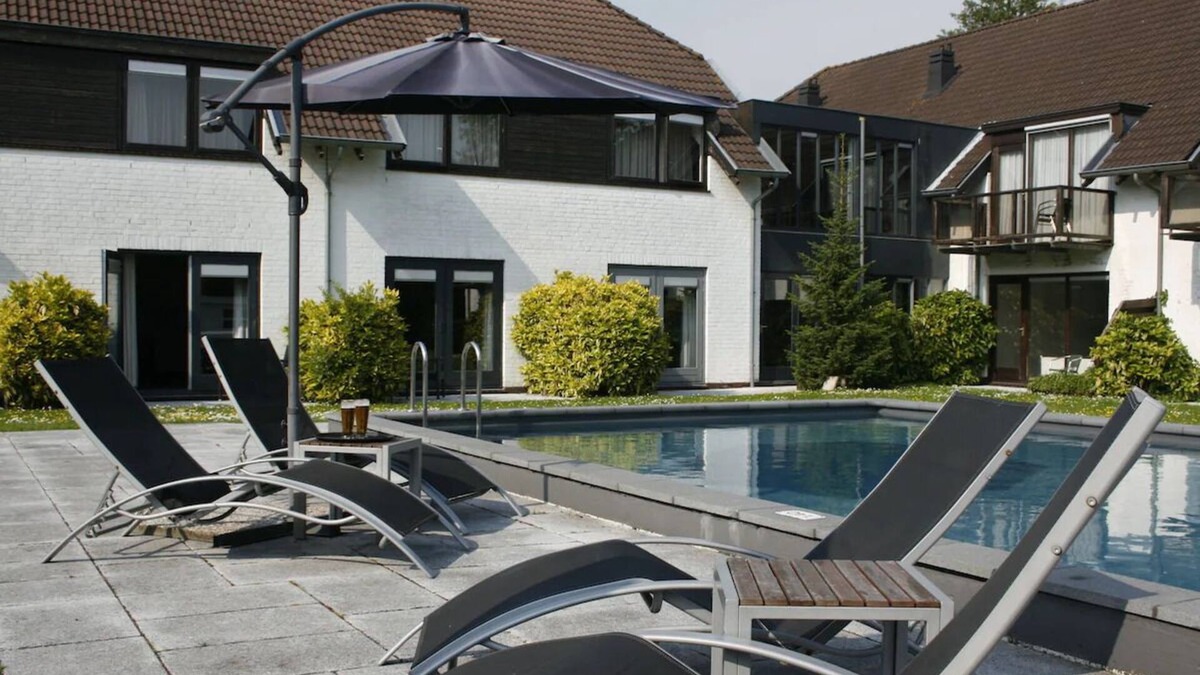 Lekkerkerk Hotel | Free Parking Included | Dine on the Terrace & Enjoy the Outdoor Pool