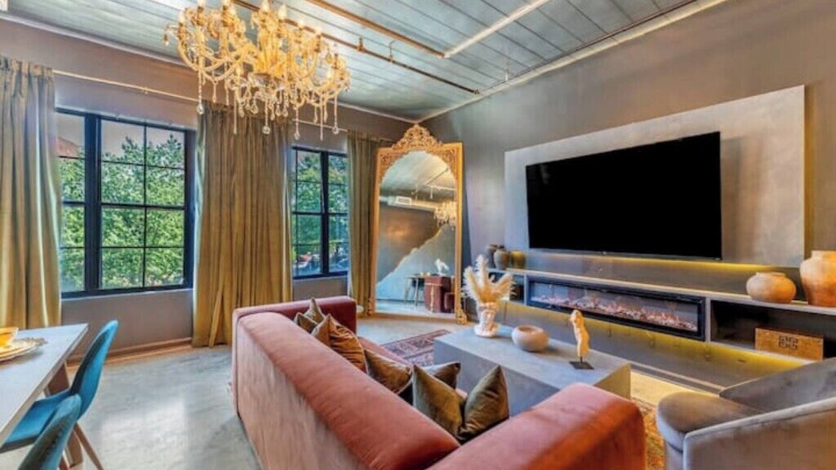 Castleberry Hill House | Free Parking @ Mercedes-Benz King Bed Loft…6 min walk to Stadium+StateFarmArena!