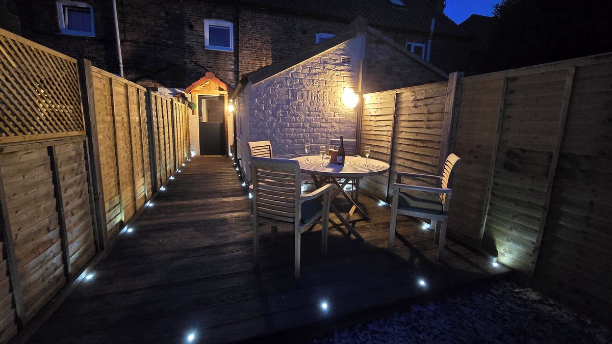Woodmansey Cottage | Free Parking, Outside Decking, fibre WiFi - Flanders Cottagenn
