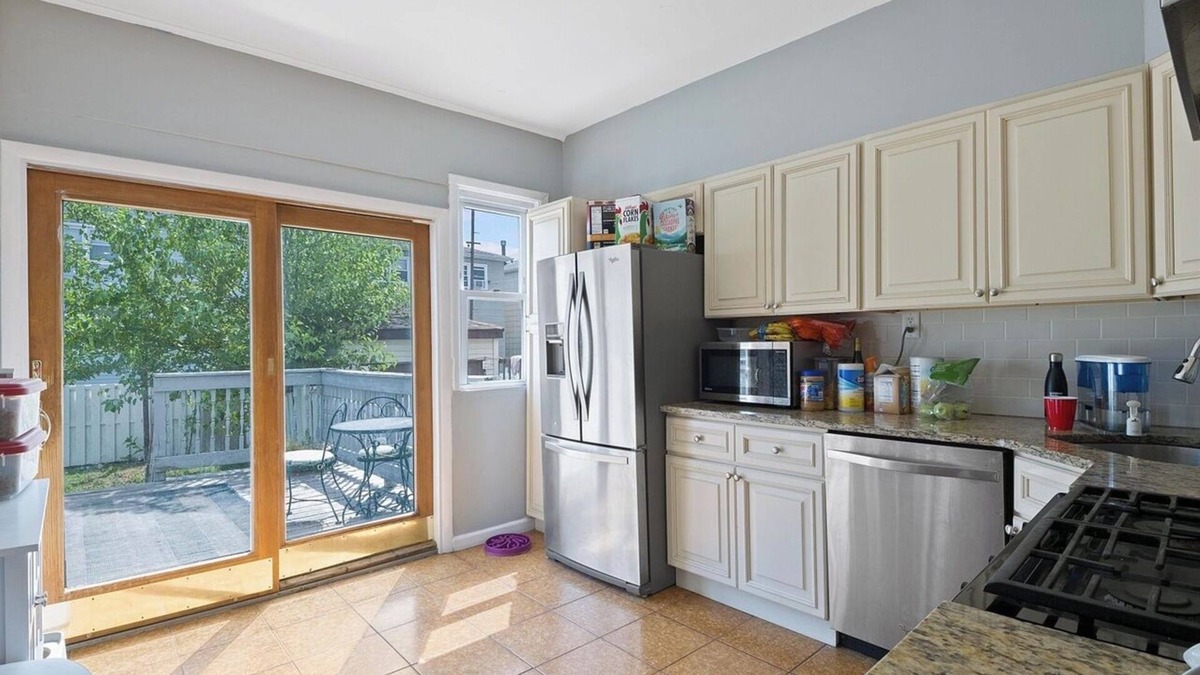 Constable Hook Apartment | Free parking, Safe Area -close to NYC and Newark Airport, 2-bedroom apartment.