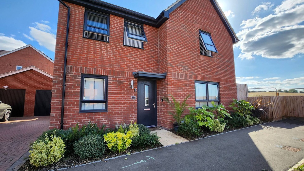 Wellingborough House | FREE Parking, Short & Long Relocation Stay, Insurance, Business. Great Location!