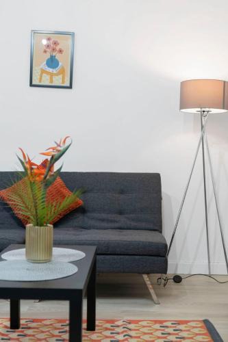 Greenock Apartment | Free Parking - Sleeps 6 - Central - New Interior