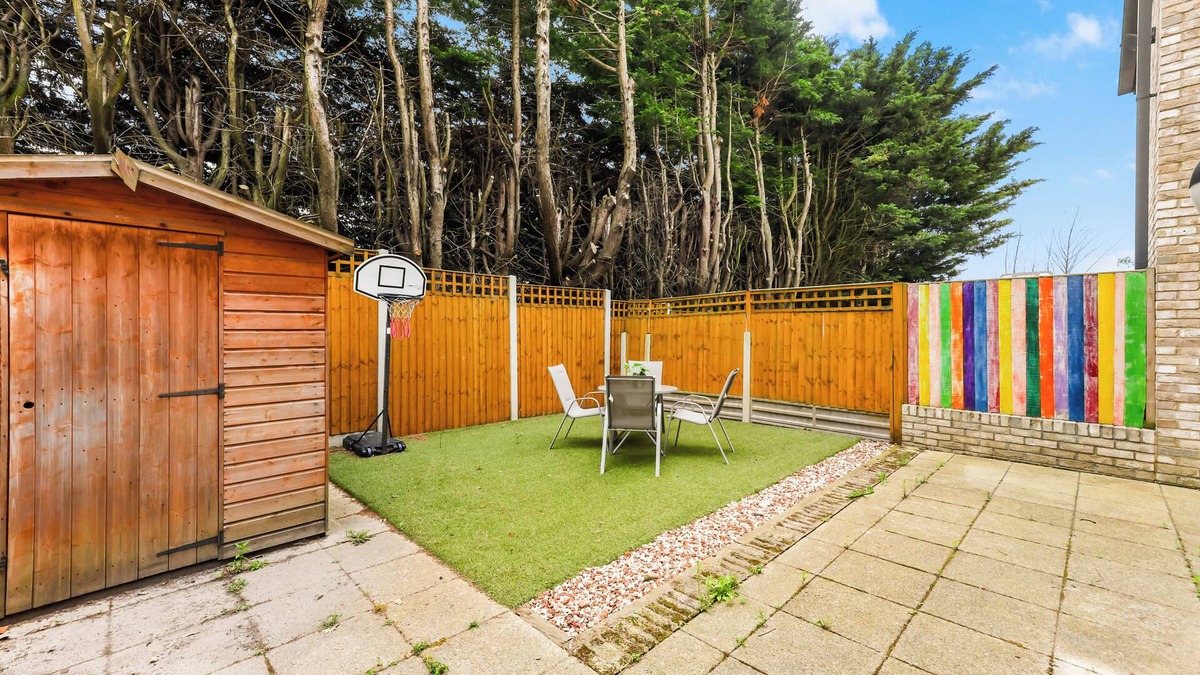 High Barnet House | *Free Parking* Sleeps 8 *Barnet* North London* With Large Garden