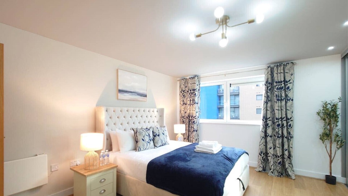 Newham Apartment | Free Parking: Two Bed Apartment with River View