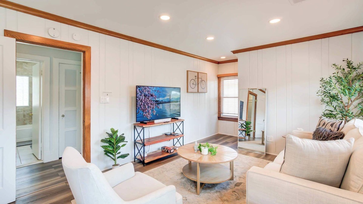 Arlington Ridge Apartment | FREE Parking | Walk to METRO! Arlington 2 BR House