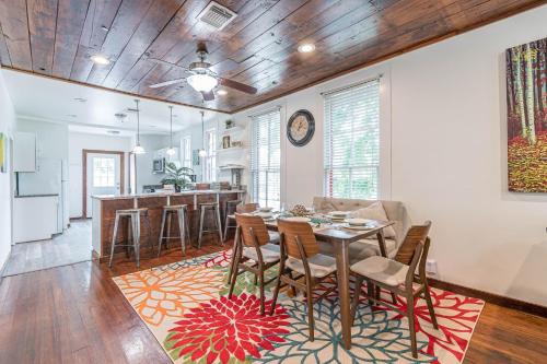 Mahncke Park House | Free parking, Walk to Botanical Garden, PS4, Grill, Private fenced backyard, Pets allowed