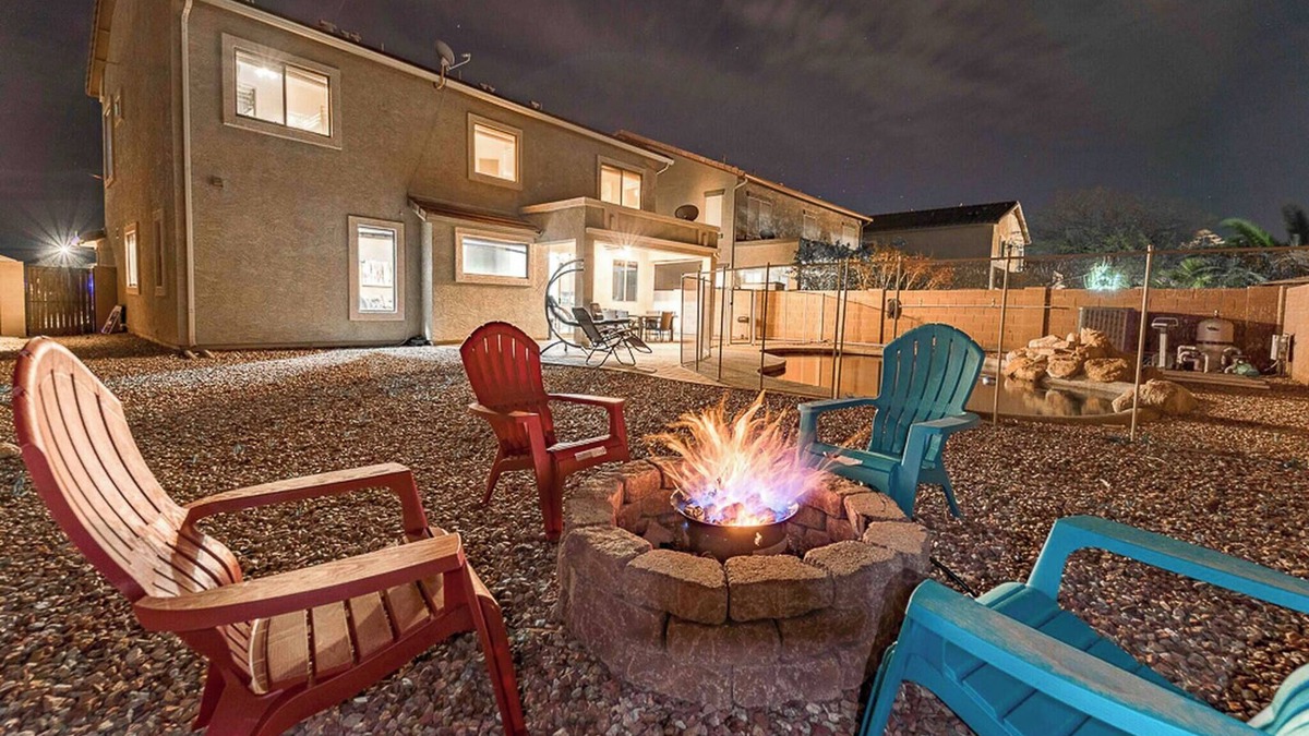 Tamaron House | Free Pool Heat - Modern and Bright, Fire Pit