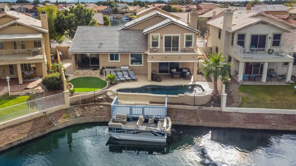 Mohawk HOA House | Free Pool Heating | Spacious Lakefront | Game Room