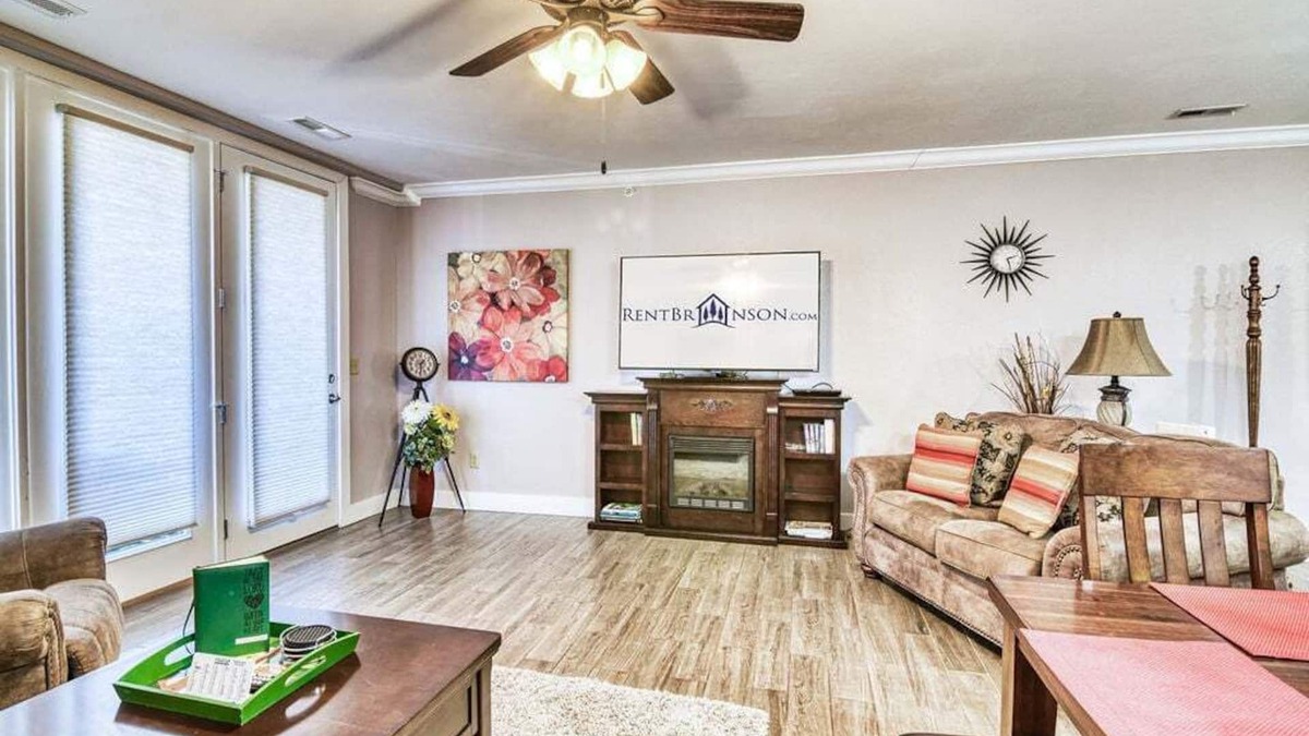 Indian Point Condo | Free Tickets-Newly Renovated-Labor Day Open-Lake View-Near Silver Dollar City-Community Pool!