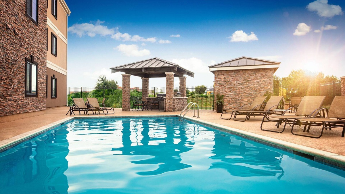 Fort Worth Apartment | Free Wi-Fi + Complimentary Breakfast + Outdoor Pool | 30 Minutes from Six Flags!
