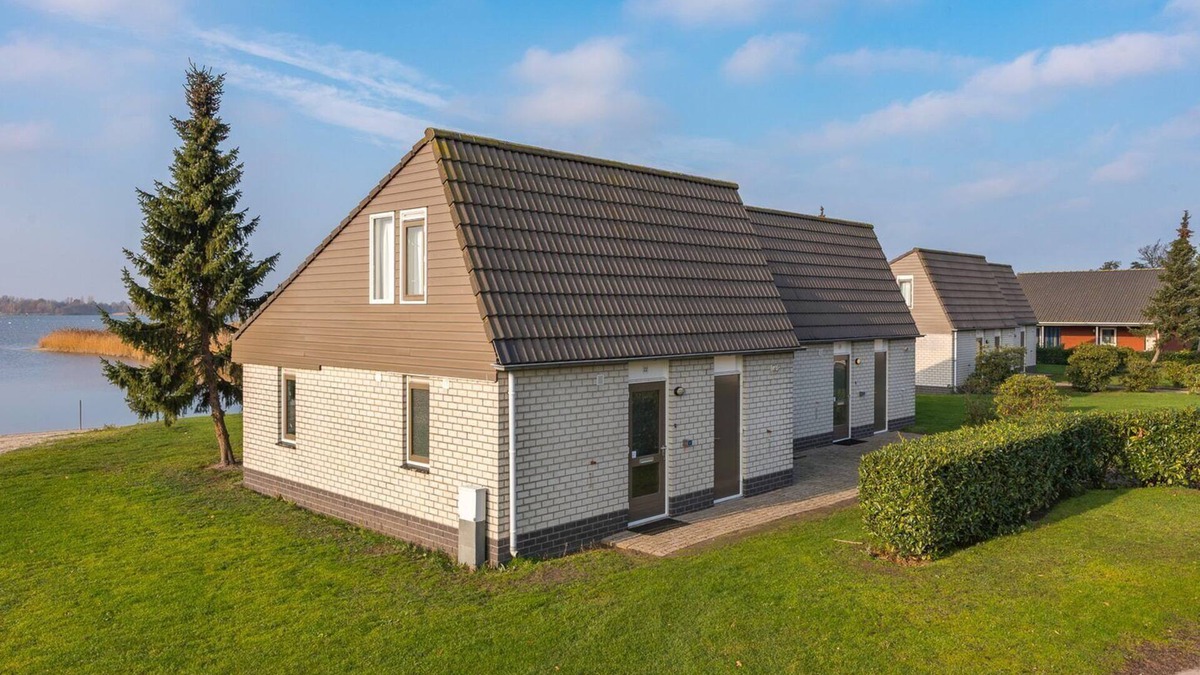 Elburg Cabin | Freestanding bungalows with a view of the Veluwemeer or adjacent to a courtyard garden.