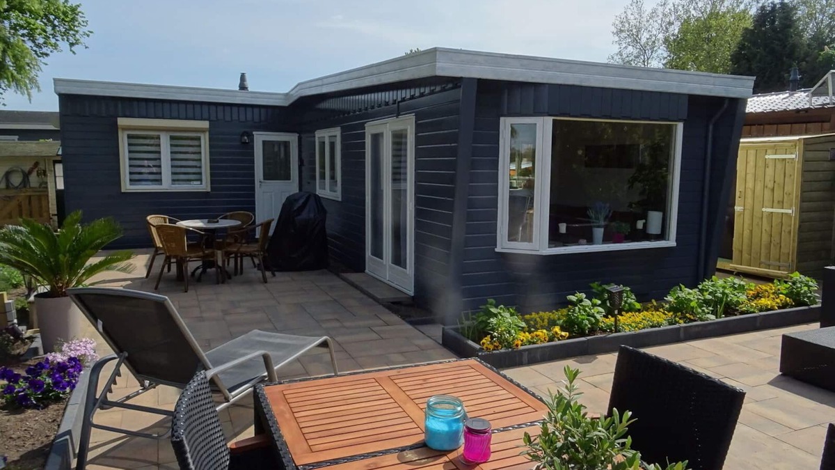 Terwolde House | Freestanding chalet for four persons, fully furnished. Located at the water.