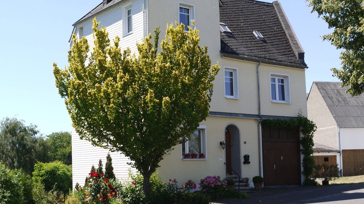 Starkenburg Apartment | Freestanding holiday house with large * - star apartment