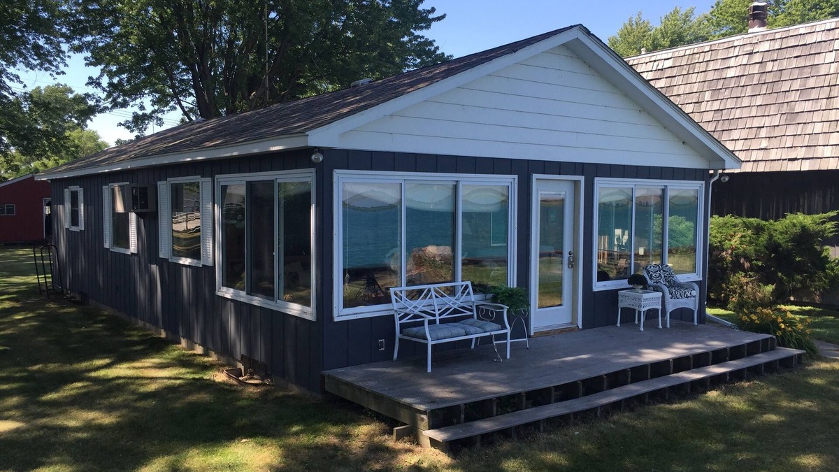 Harsens Island Cottage | Freighter Channel Riverfront Paradise!