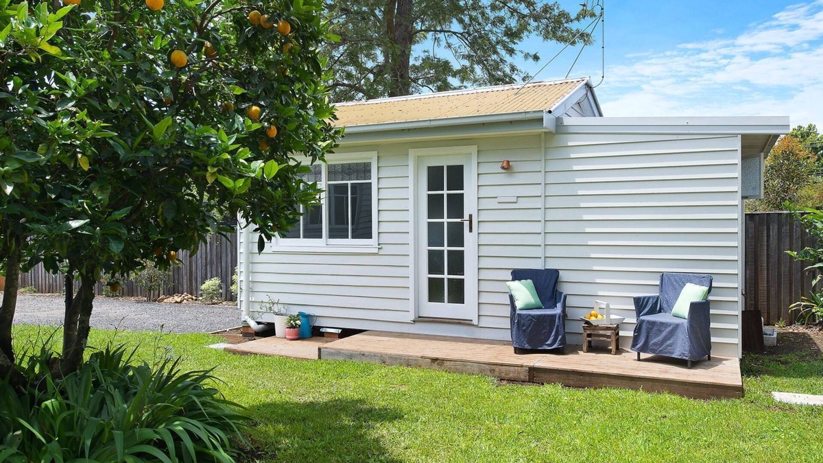 Berry Cottage | Fremily Cottage - Charming White Cottage