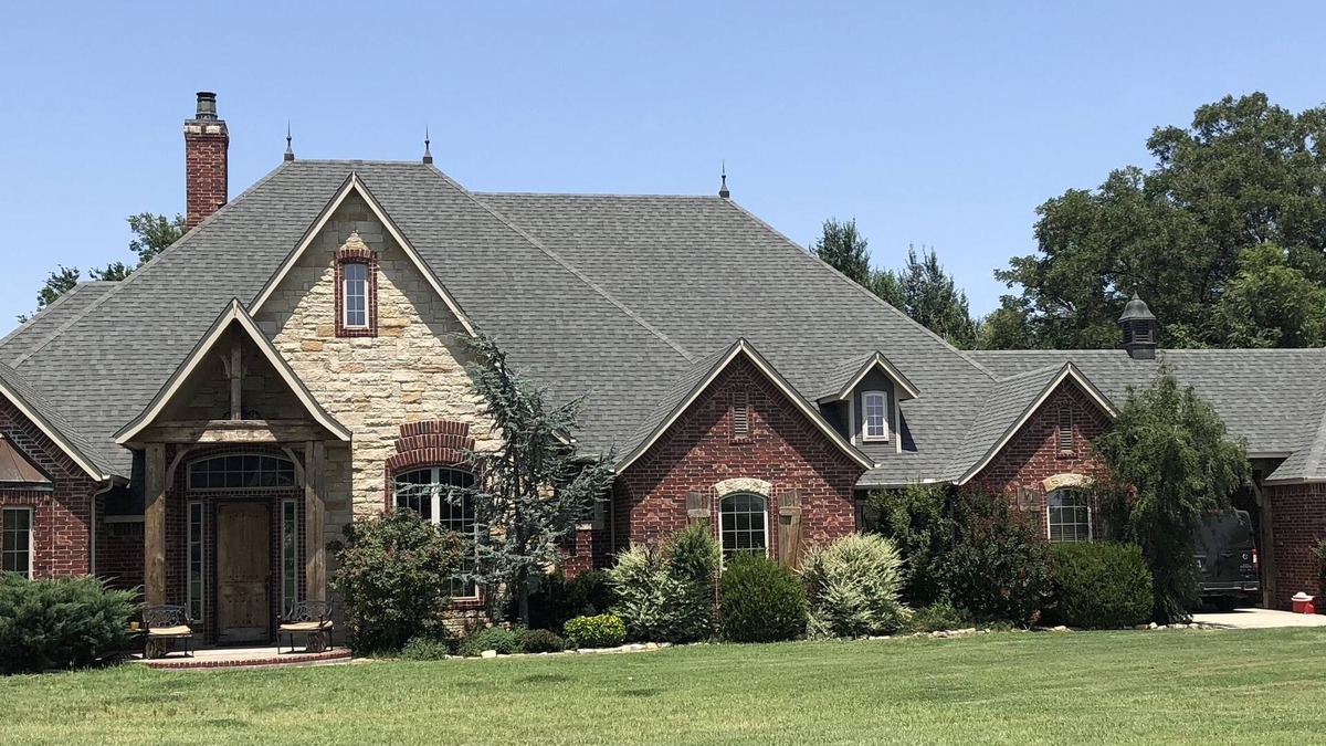 Yukon House | French Country Estate and Family Resort - Pool and Spa in OKC limits