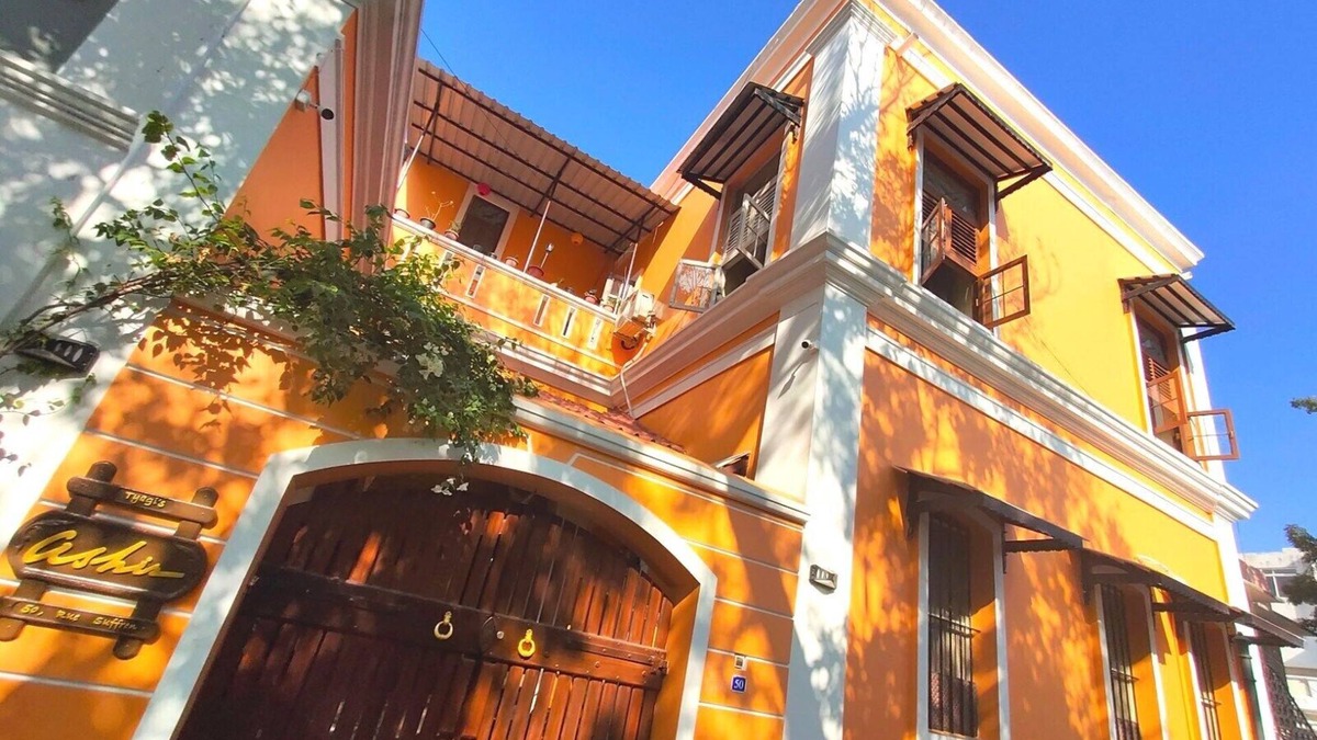 White Town House | French heritage house in white town
