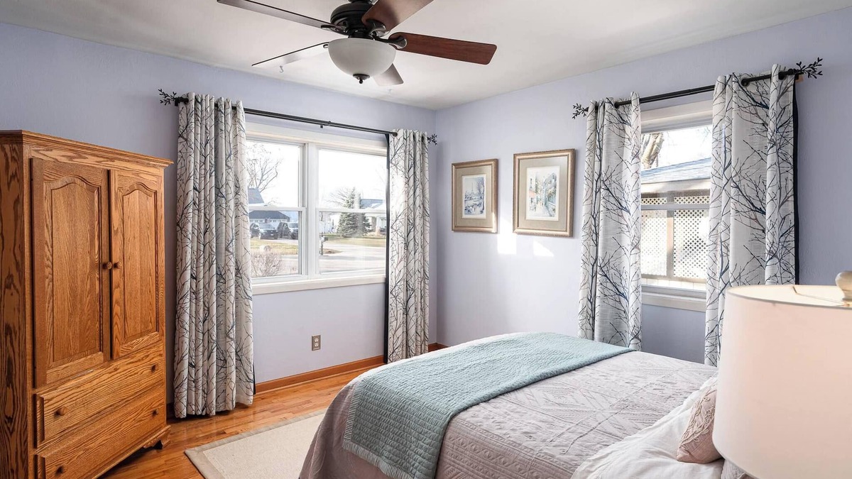 La Crosse House | French Island w/Hot Tub, Kayak, Lake View, EV