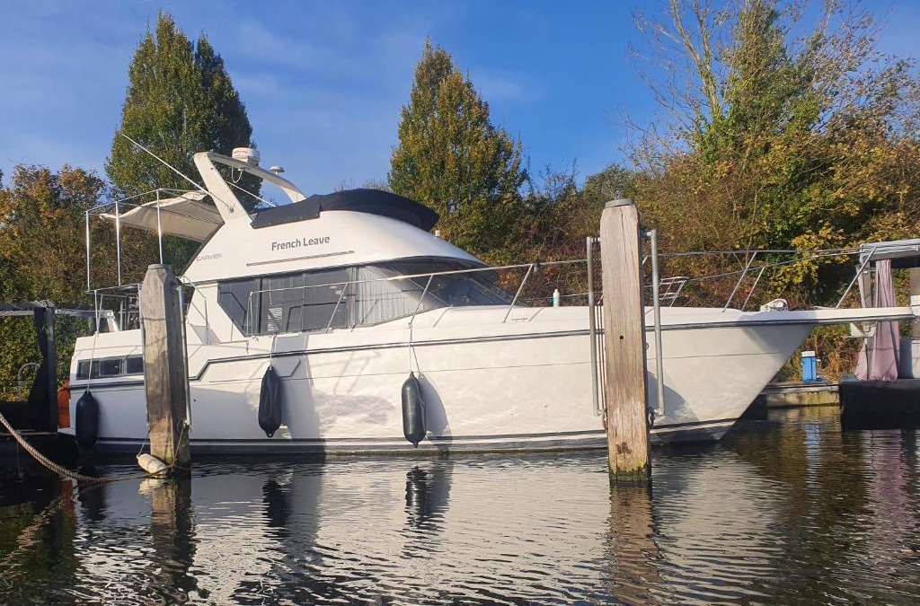 Staines Boat Rental | French Leave motor cruiser