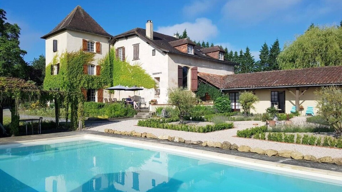 Monlezun House | French Manor House with pool and stunning views in Gascony