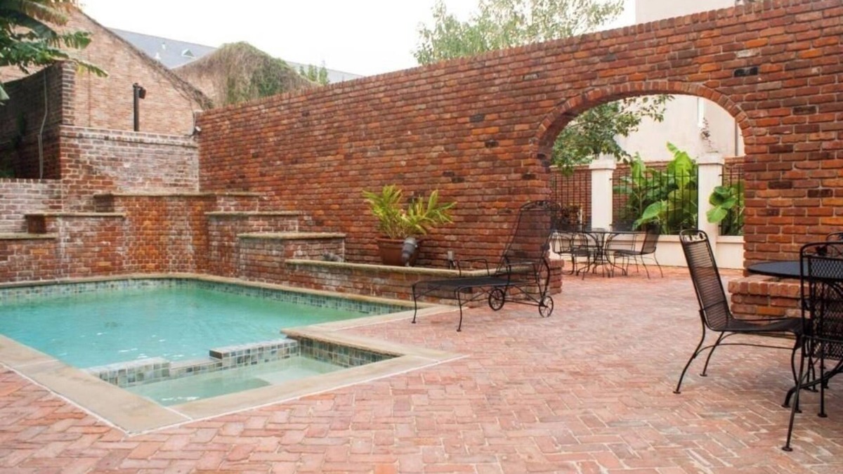 French Quarter Hotel | French Quarter Garden Hideaway – New Orleans Charm + Quiet Courtyard Stay