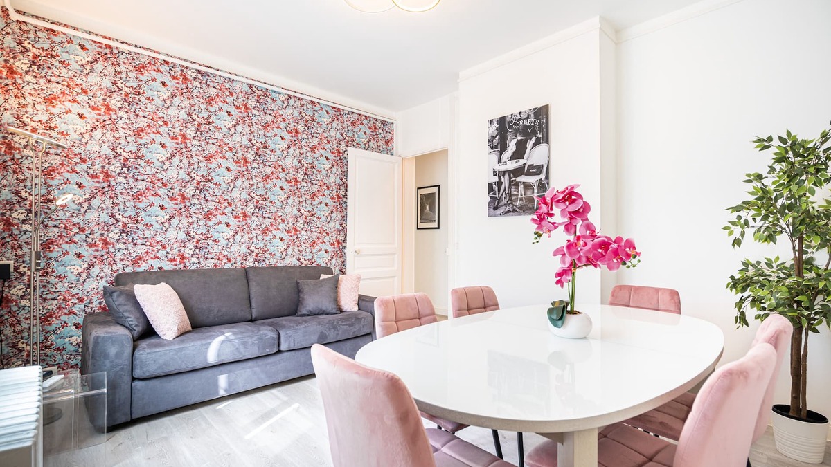 Hincmar Apartment | 💙🤍❤️ FRENCH TOUCH' CATHEDRAL