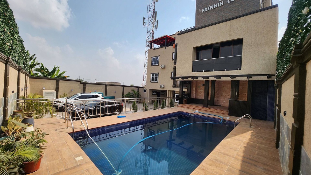 Accra Apartment | Frennin Court is a luxury apartment's in Accra. 20 minutes drive to the airport.