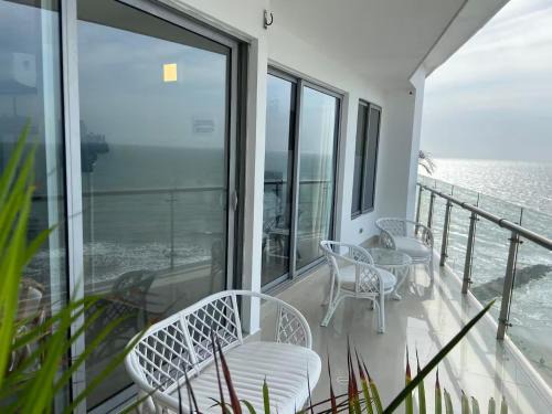 El Cabrero Apartment | Frente al Mar home office 7B