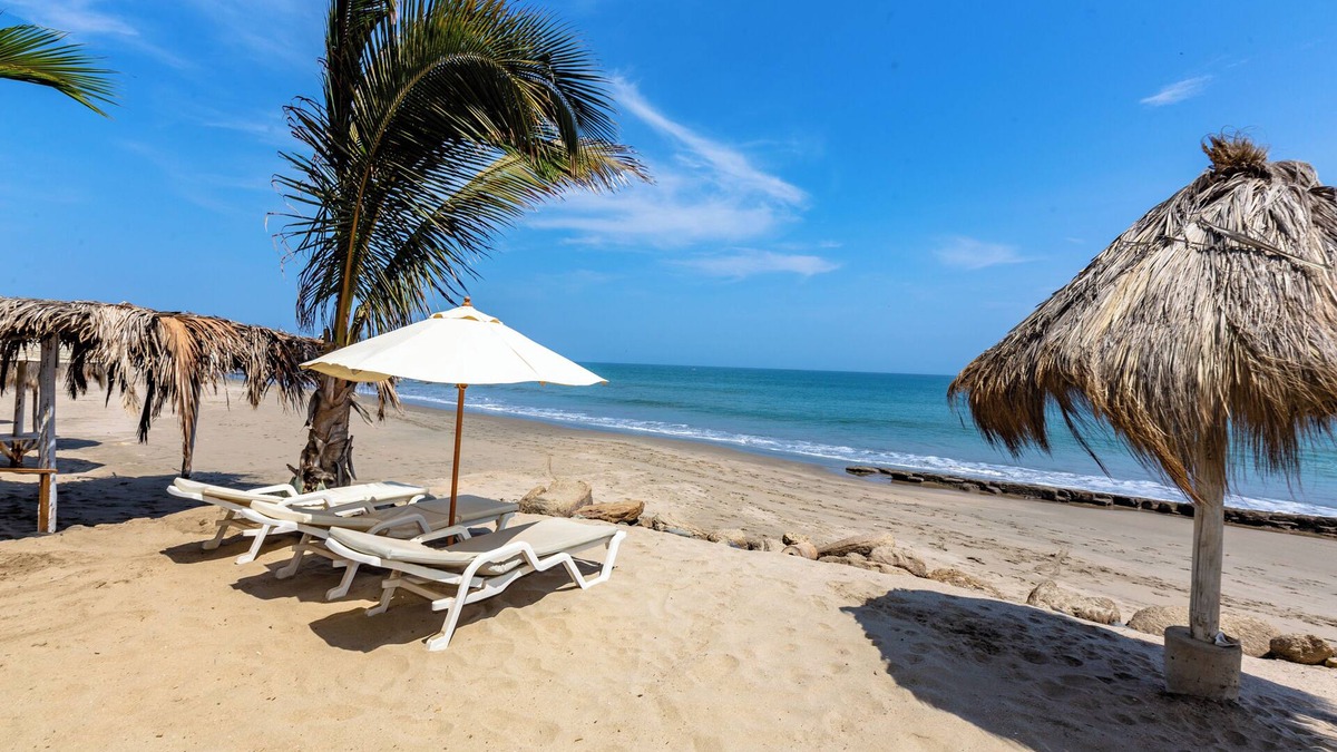 Las Pocitas Condo | Frente al mar, lujoso apartamento. vista espectacular. Playa Las Pocitas-Mancora
