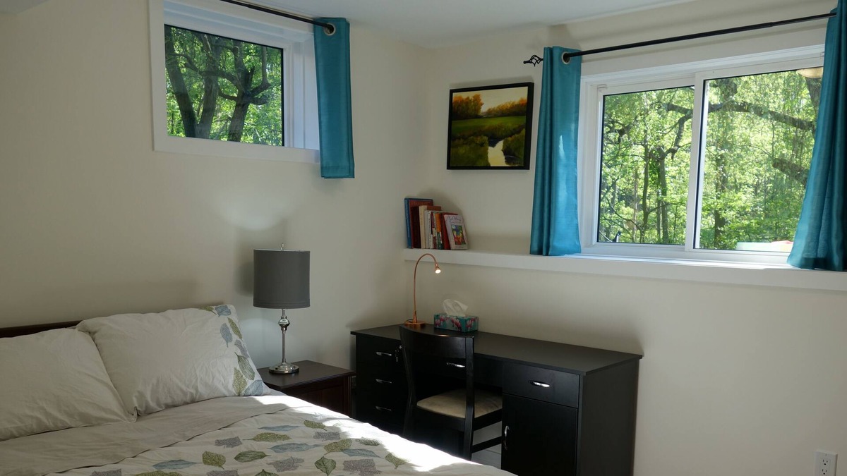 Dundas Apartment | Fresh 2 Bedroom Private Suite In Charming Dundas near Niagara Falls and Toronto