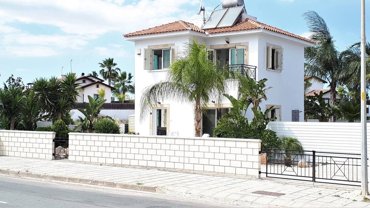 Ayia Thekla House | Fresh 2Bdr Villa-5' on foot from secluded beach!