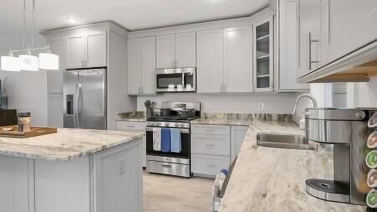 Annandale House | Fresh | 5 bedroom | Luxury | Center | Sunny