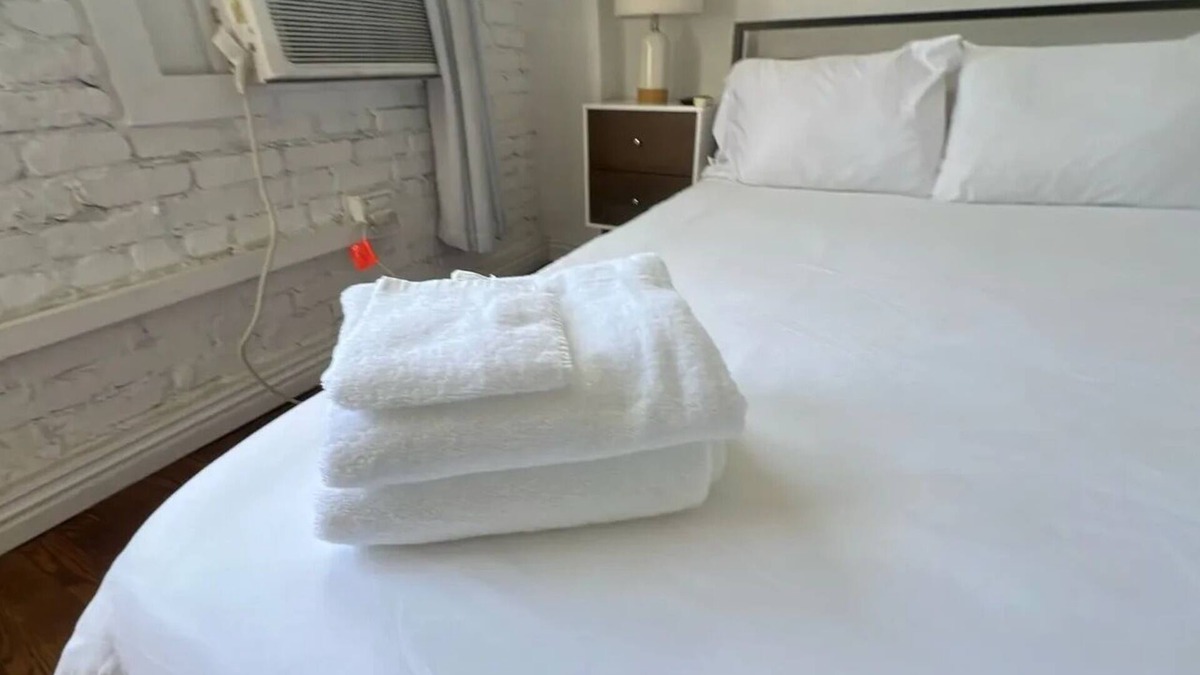 Westlake Apartment | Fresh and Calm Vibes for Two: DTLA!