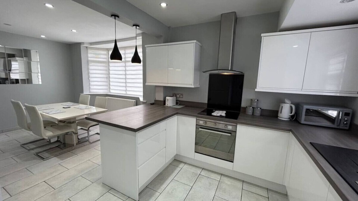 Rhyl House | Fresh and Spacious House