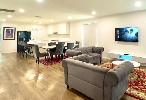 Dubbo House | Fresh Built Spacious Retreat