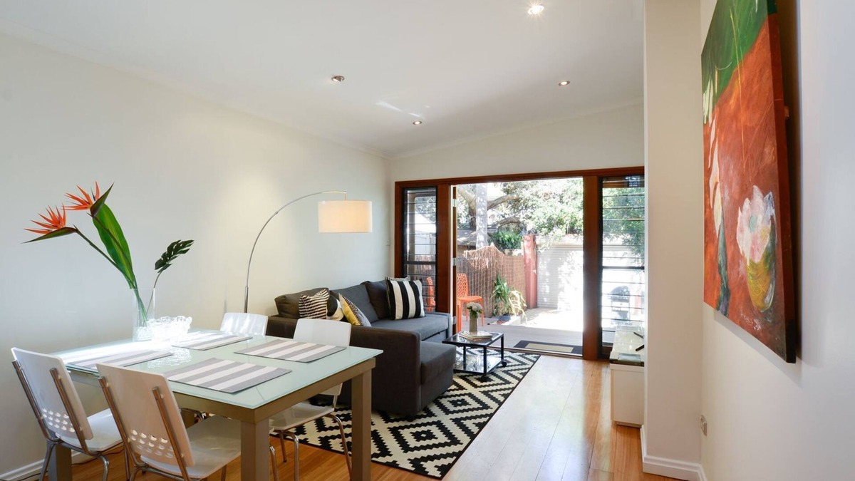 Newtown House | Fresh clean & bright - Newtown house opp park, walk to station