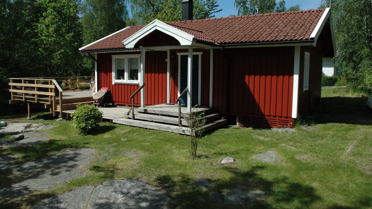 Brastad Cottage | Fresh cottage at beautiful Gullmarsfjorden with glass-enclosed porch