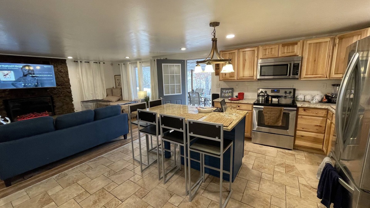 Camdenton House | Fresh decor short walk to dock/swim/boat side tie