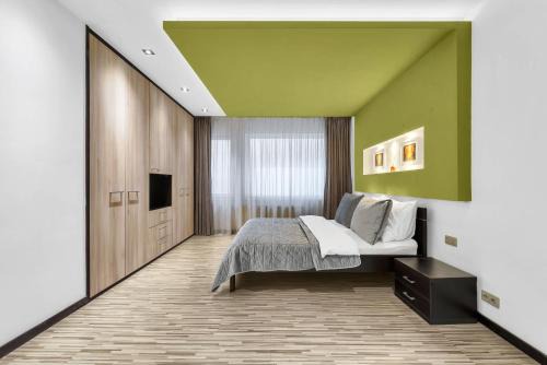Old Town Apartment | Fresh Lime Apartment in City Center